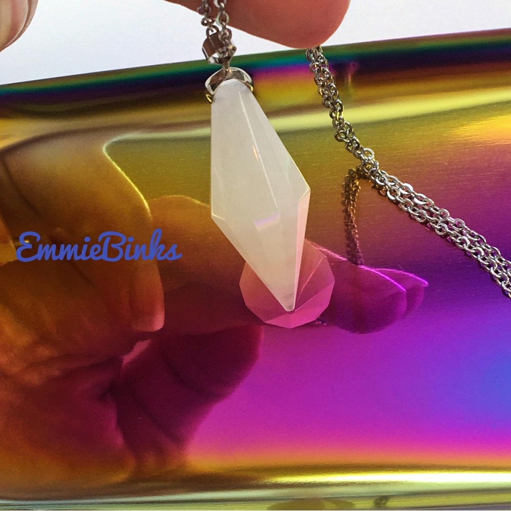 New Clear Quartz Pendant Necklace - Picture 5 of 12